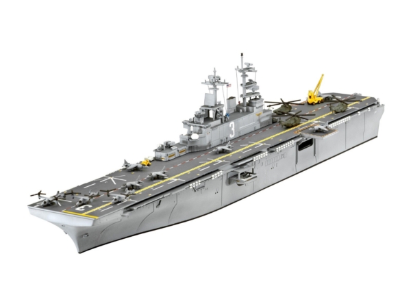 Revell 1/700 US Navy WASP Class Assault Carrier model-set