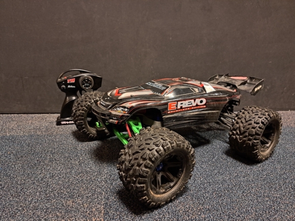 Traxxas Revo Brushless (met Hobbywing Max8 set)