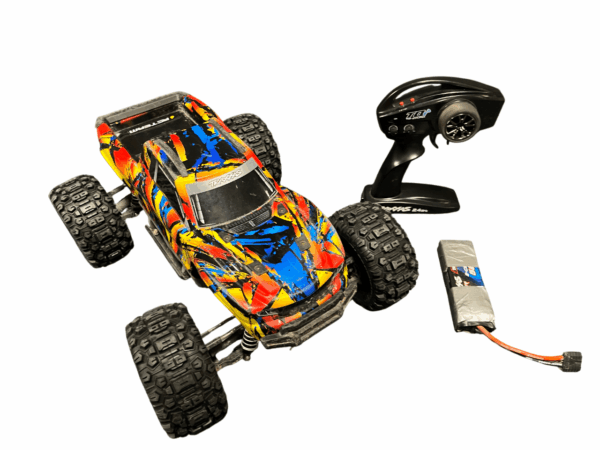 Tweedehands Traxxas Hoss 4x4 MT VXL Solar met 5800mah 2S lipo