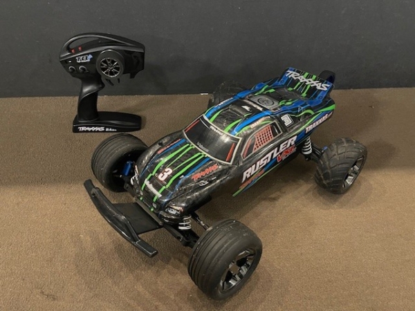 Tweedehands Traxxas Rustler VXL met diverse upgrades (regelaar XT90)