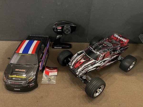 Tweedehands Traxxas Rustler met VXL set, en extra body