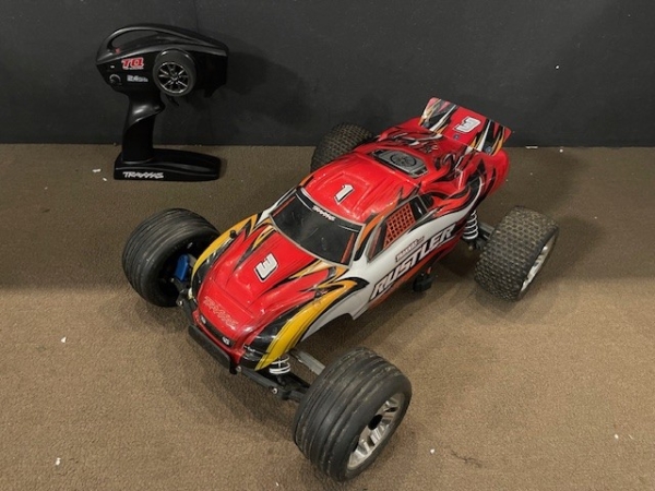 Tweedehands Traxxas Rustler XL-5 - Rood - Zonder accu's en lader